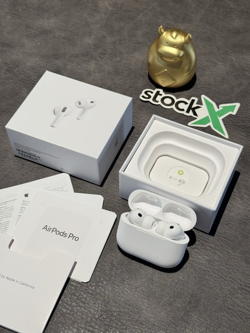 Apple AirPods Pro 3 Gen 8 Replica - White view