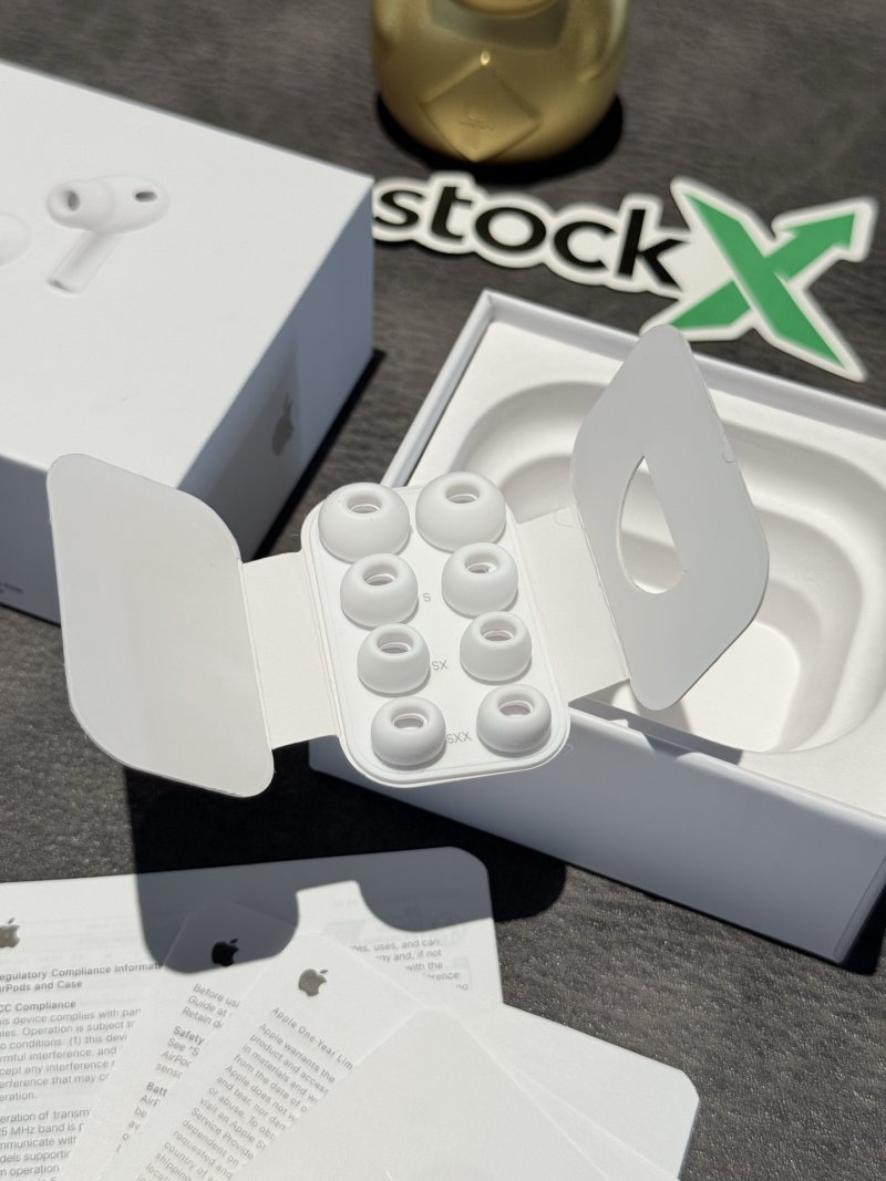 Apple AirPods Pro 3 Gen 8 Replica - White view