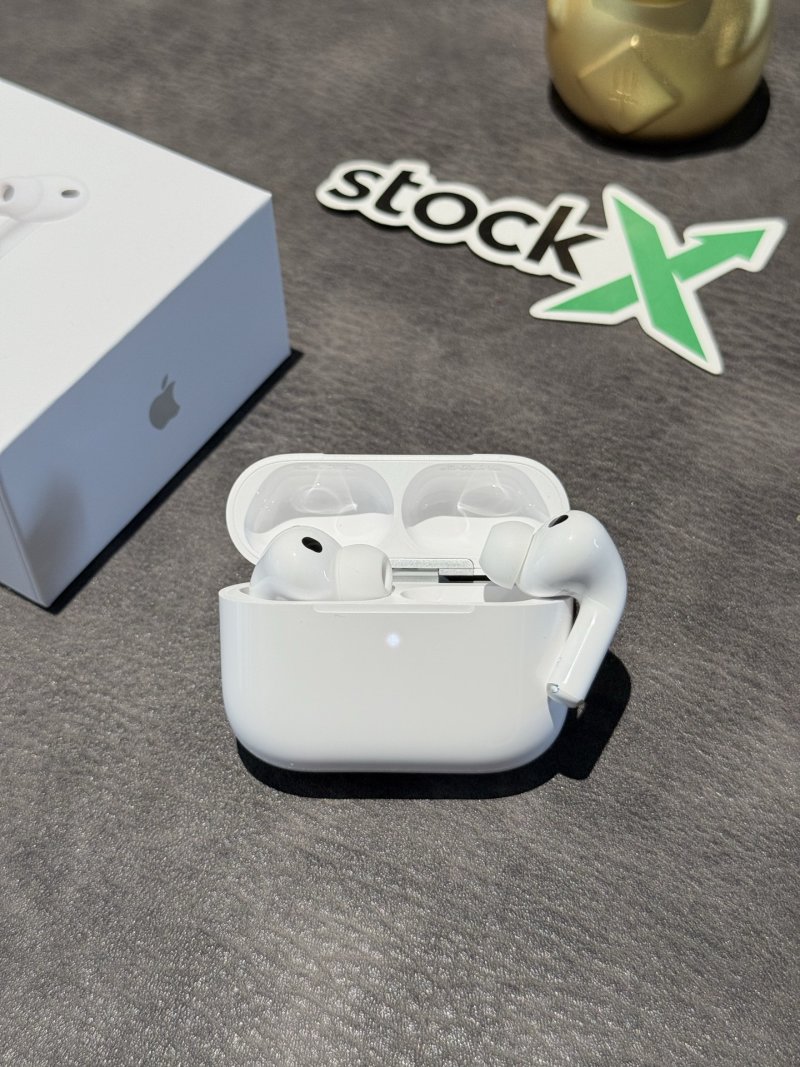 Apple AirPods Pro 3 Gen 8 Replica - White view