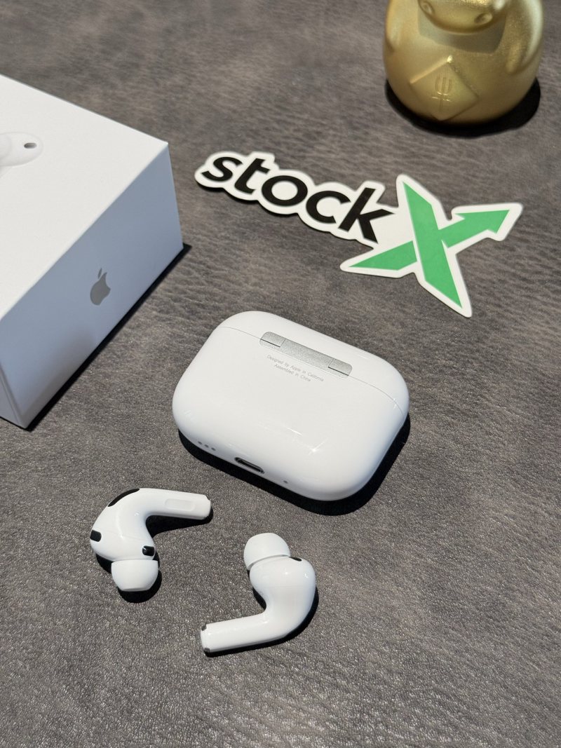 Apple AirPods Pro 3 Gen 8 Replica - White view