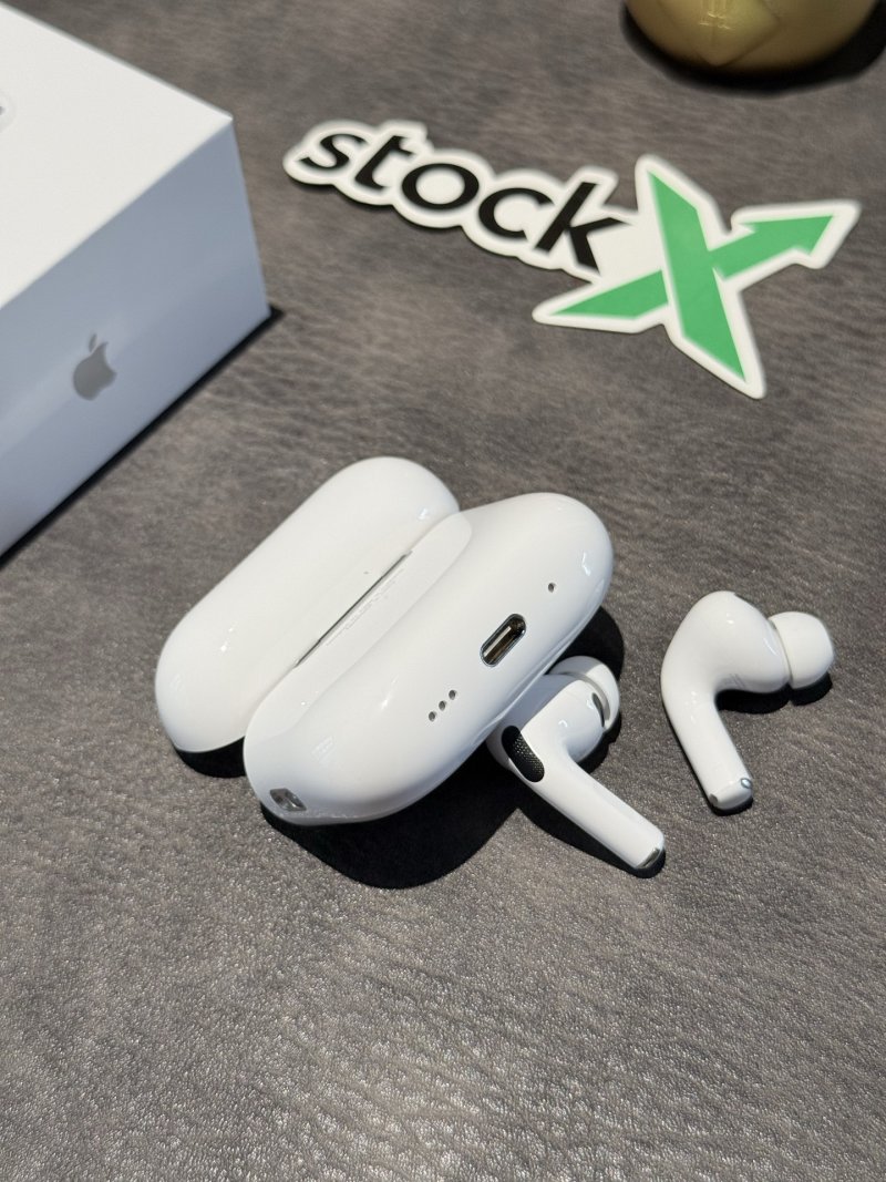 Apple AirPods Pro 3 Gen 8 Replica - White view