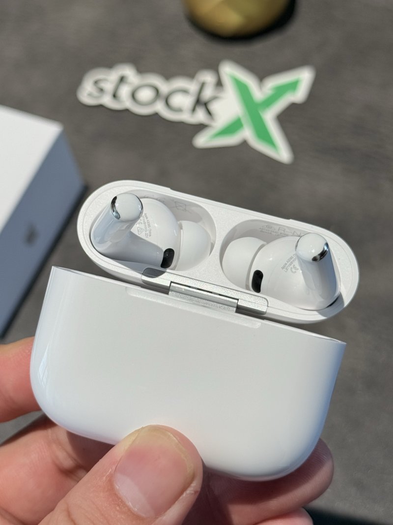 Apple AirPods Pro 3 Gen 8 Replica - White view
