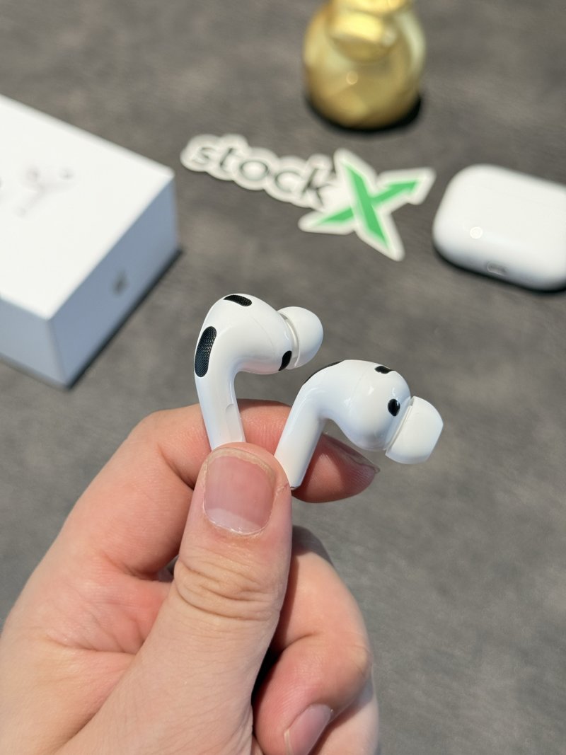 Apple AirPods Pro 3 Gen 8 Replica - White view