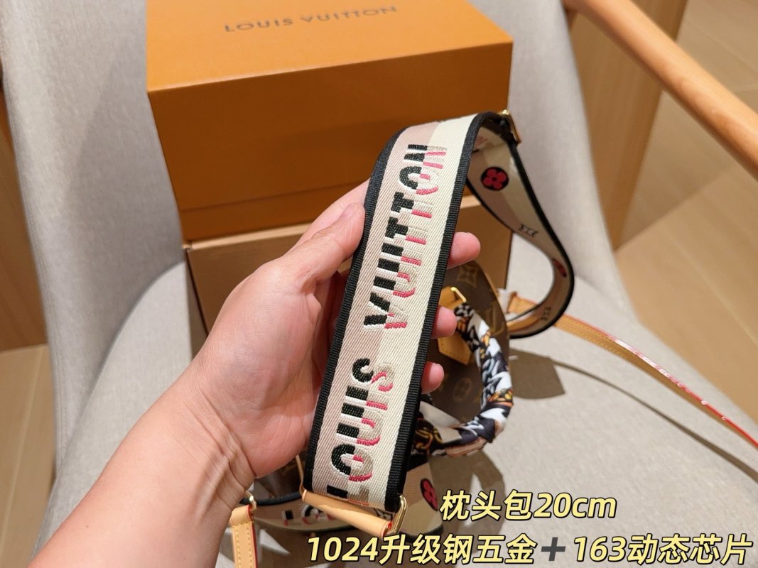 Louis Vuitton Speedy 20 Monogram Canvas Handbag Replica view