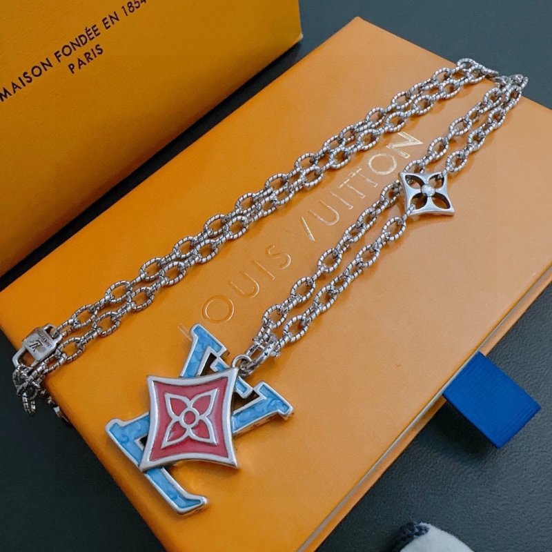 LV Vintage Silver Chain Necklace with Star Pendant - 60cm view