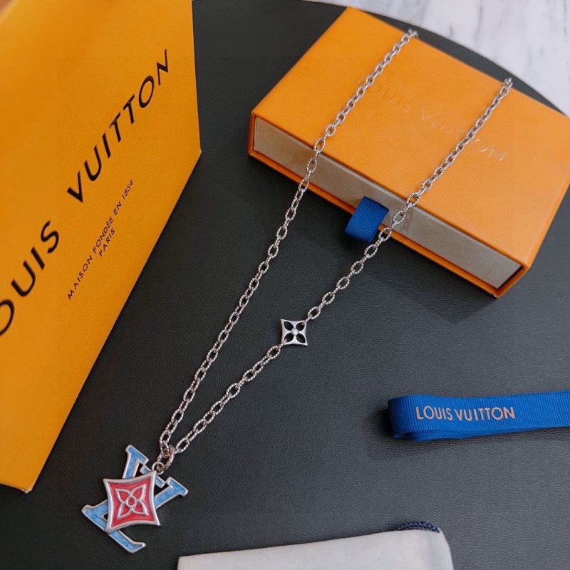 LV Vintage Silver Chain Necklace with Star Pendant - 60cm view