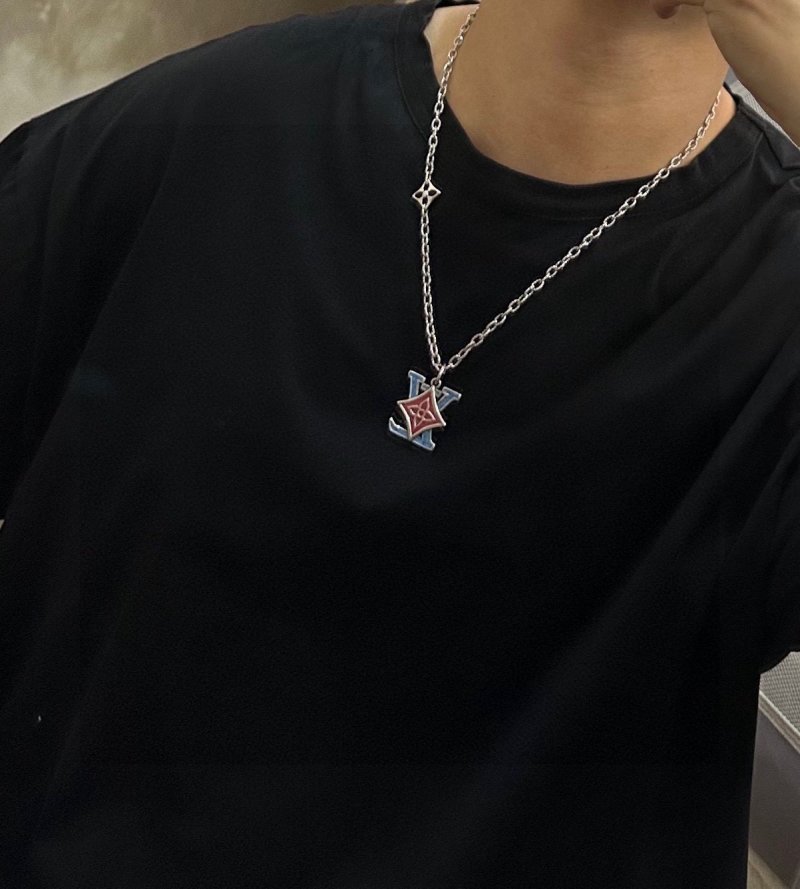 LV Vintage Silver Chain Necklace with Star Pendant - 60cm view