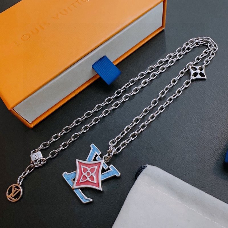 LV Vintage Silver Chain Necklace with Star Pendant - 60cm view