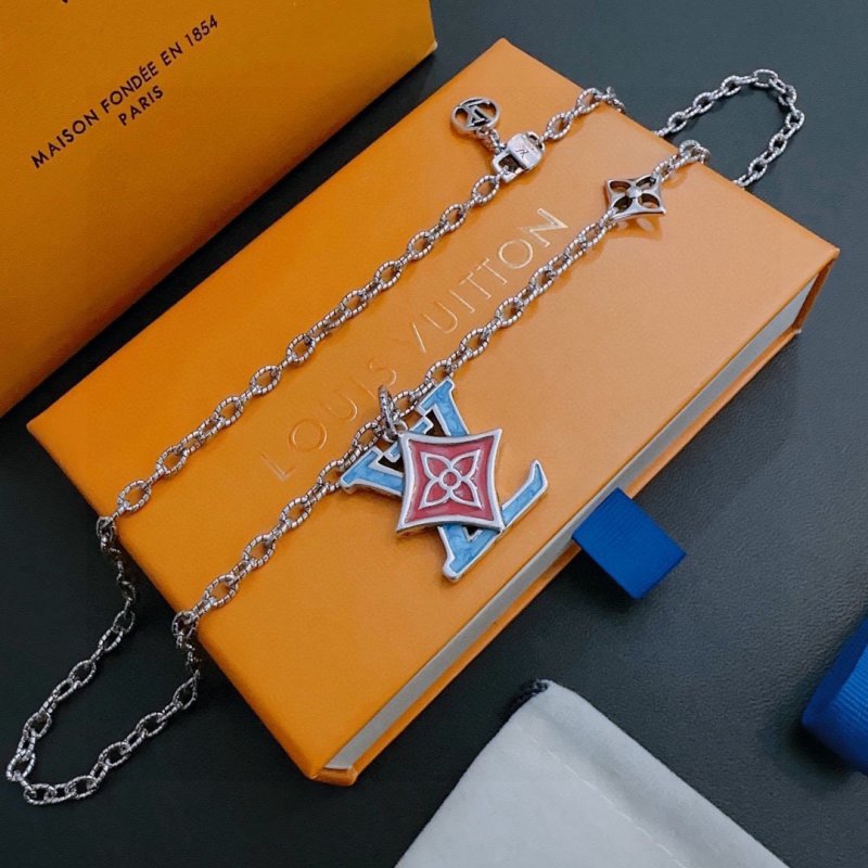 LV Vintage Silver Chain Necklace with Star Pendant - 60cm view