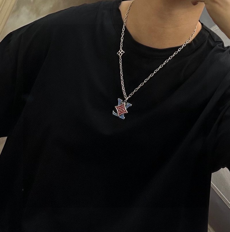 LV Vintage Silver Chain Necklace with Star Pendant - 60cm view