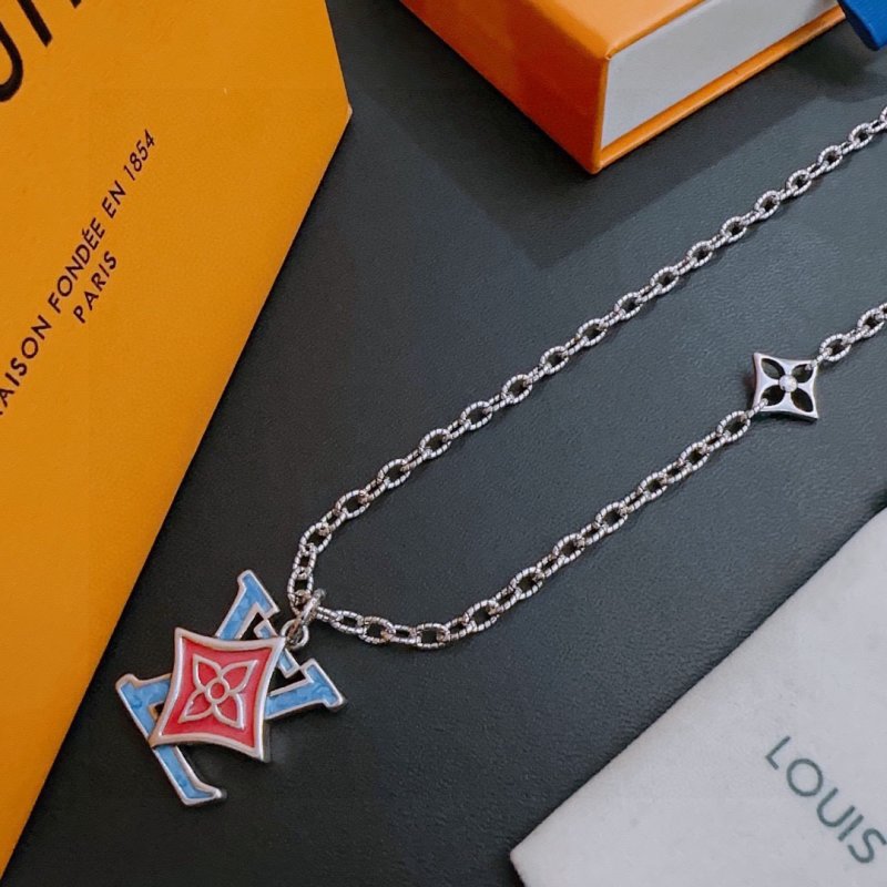 LV Vintage Silver Chain Necklace with Star Pendant - 60cm view