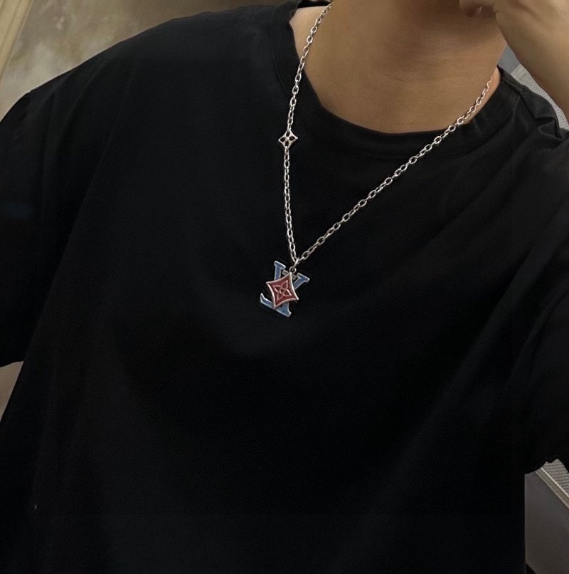LV Vintage Silver Chain Necklace with Star Pendant - 60cm view