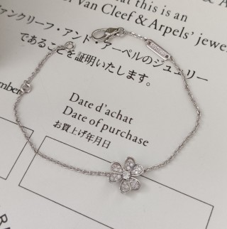 Van Cleef & Arpels Frivole Clover Diamond Bracelet Replica view 4