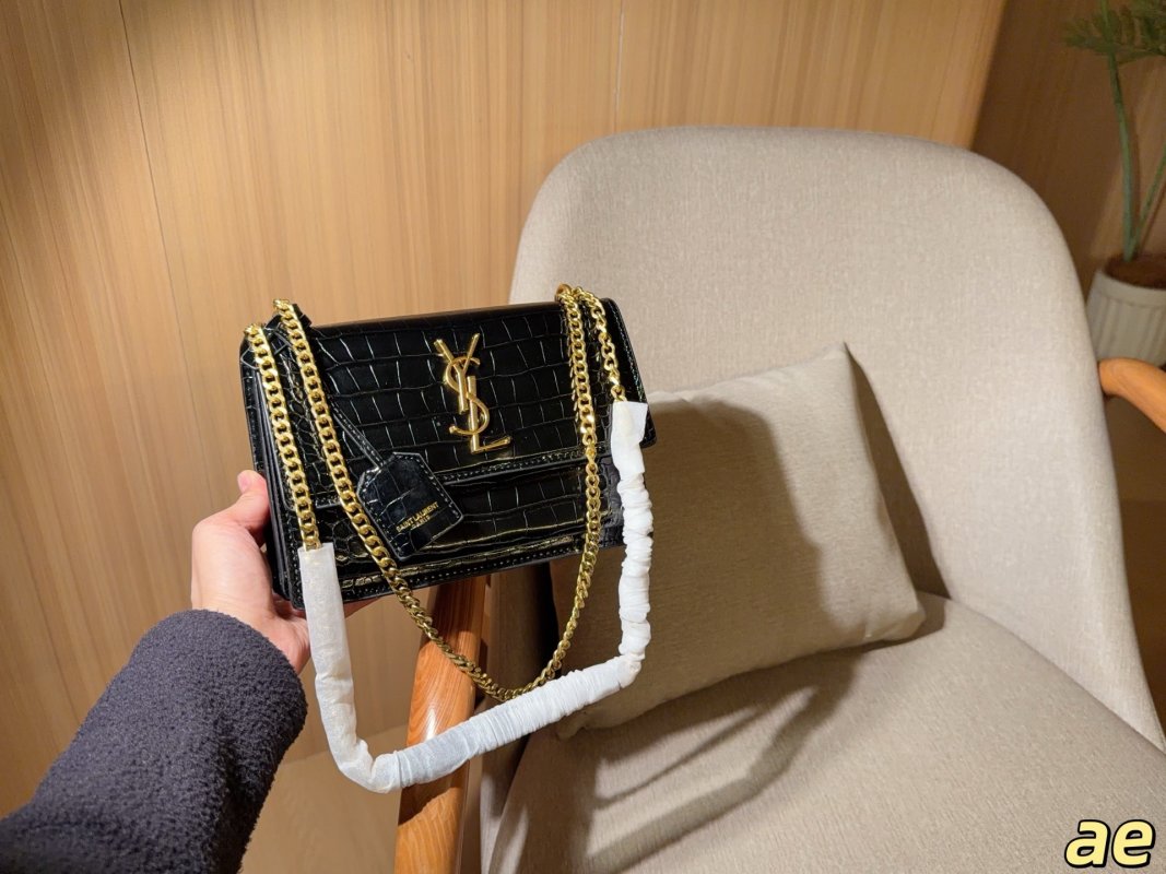 YSL Sunset Crocodile Embossed Chain Bag Black 22×15×7 view