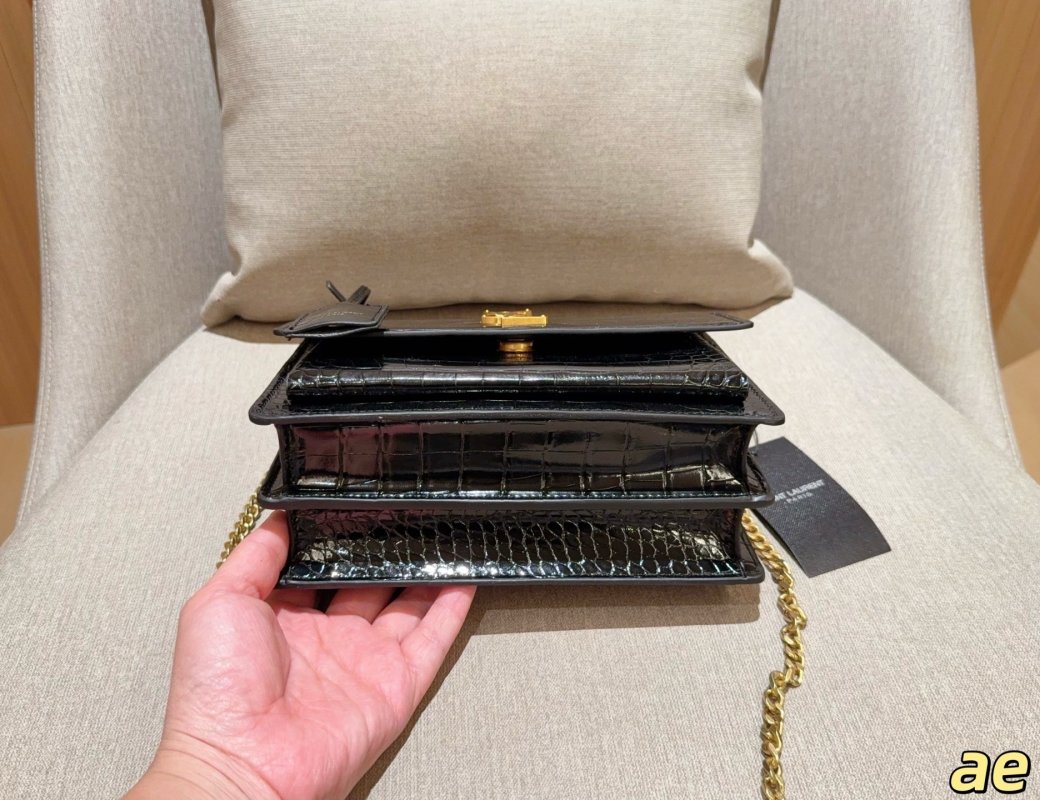 YSL Sunset Crocodile Embossed Chain Bag Black 22×15×7 view