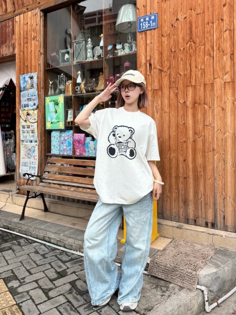 WE11DONE Teddy Bear Graphic White Short Sleeve T-Shirt view