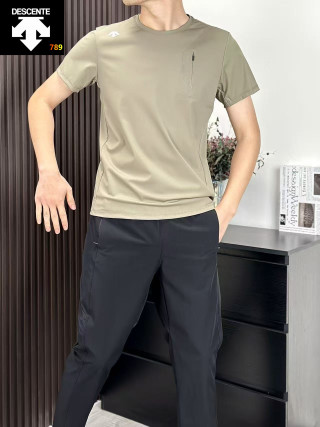 Descente UA Ice Silk Seamless Pocket T-Shirt Black view 5