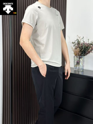Descente UA Ice Silk Seamless Pocket T-Shirt Black view 9