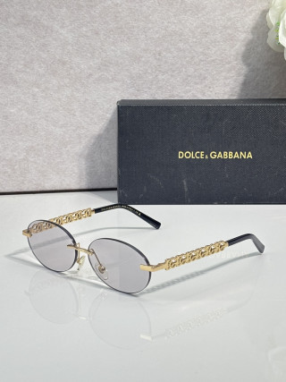 Dolce & Gabbana DG8016 Gold Chain Oval Sunglasses view 3