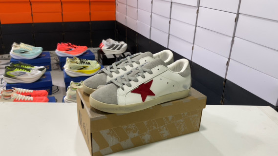 Golden Goose Ball Star Leather White Red Star Low Top Sneaker