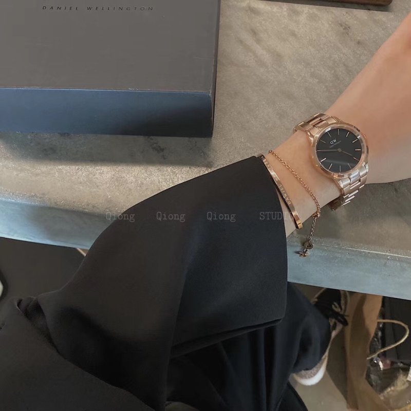 Daniel Wellington 32mm Classic Black Gold Replica Watch view