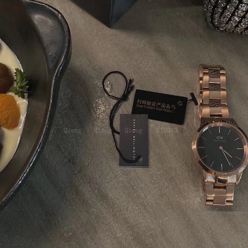 Daniel Wellington 32mm Classic Black Gold Replica Watch view