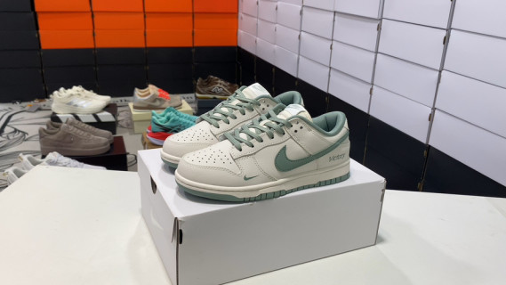 Nike Dunk Low Retro Sail Vintage Green UA