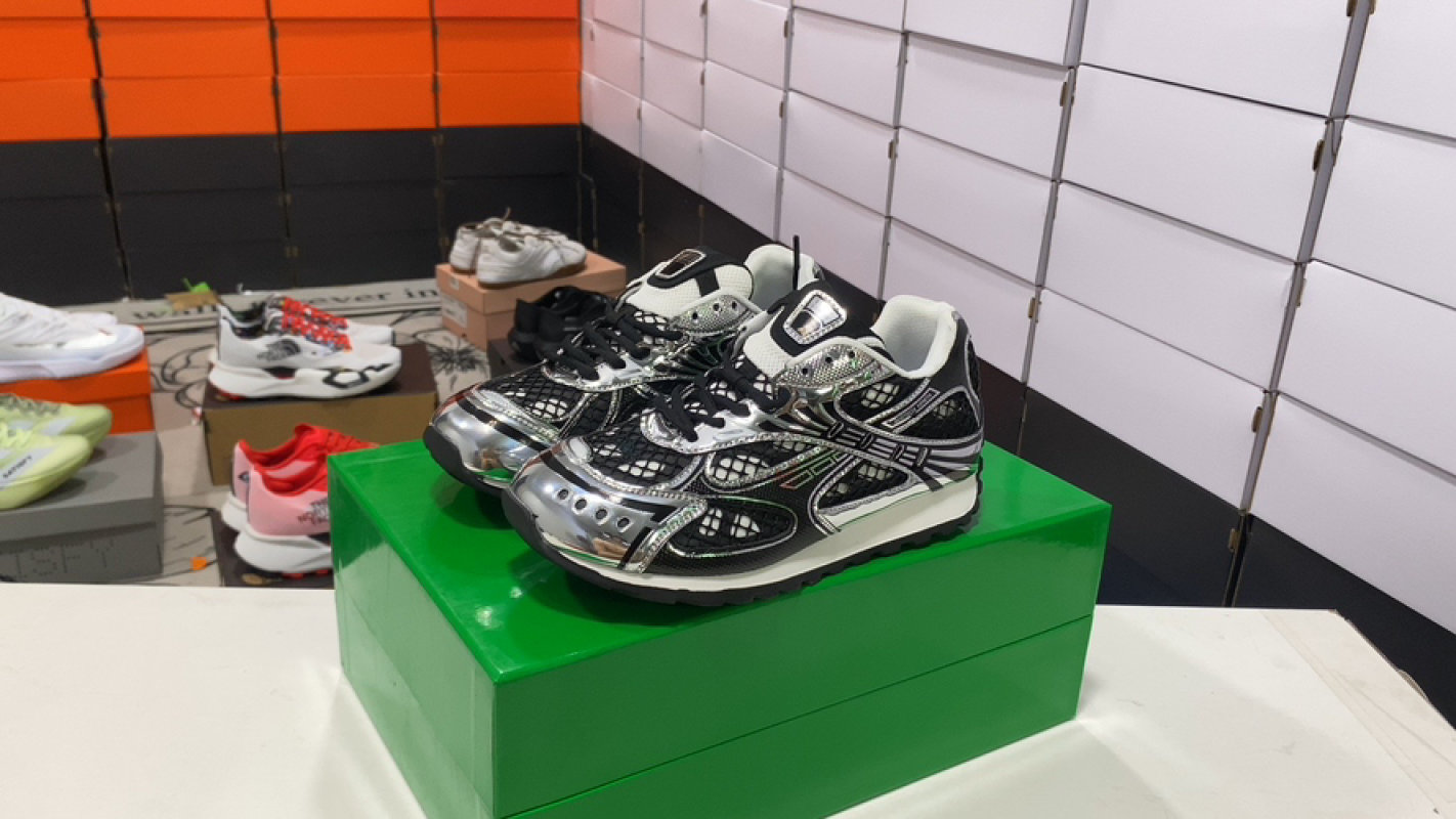 Bottega Veneta Orbit Runner BV Black White Geometric