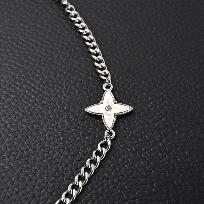 Louis Vuitton Monogram Sunrise Floral Necklace M01211 - Silver view