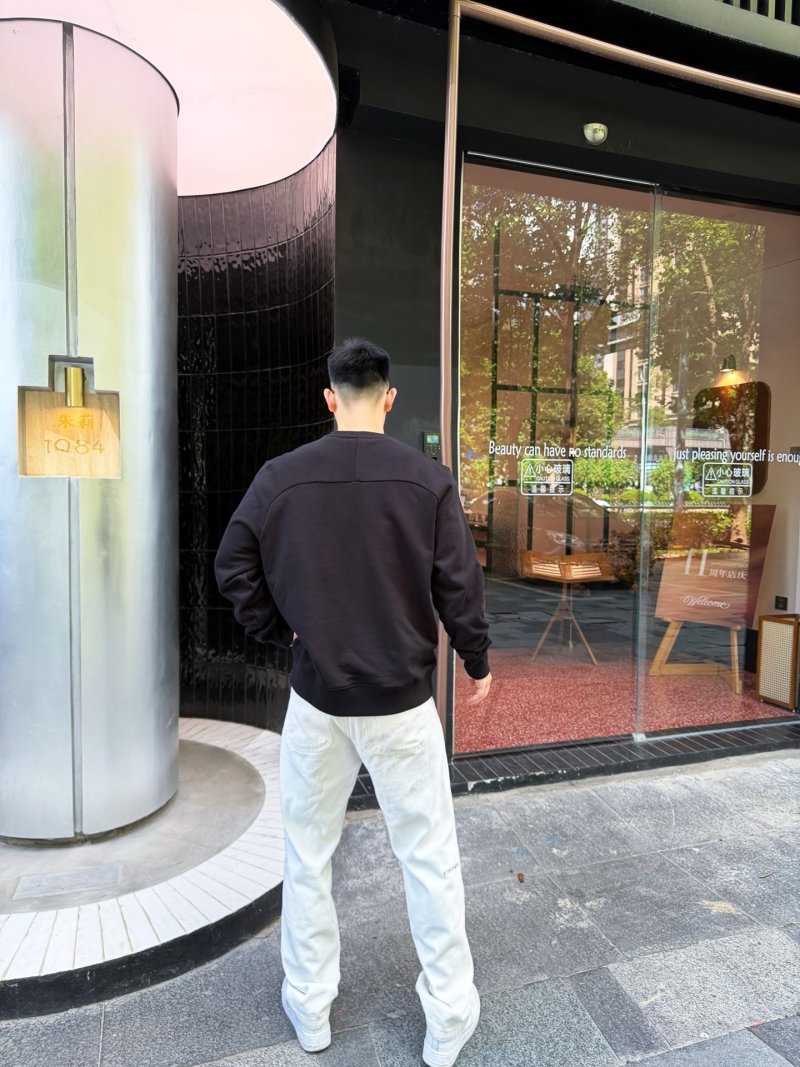 The North Face Essential Crewneck Sweatshirt Black view