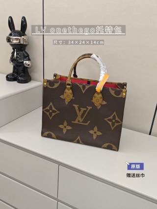 Gucci Marmont Small Shoulder Bag White view 3
