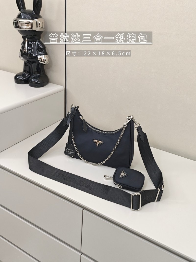 Gucci Marmont Small Shoulder Bag White view