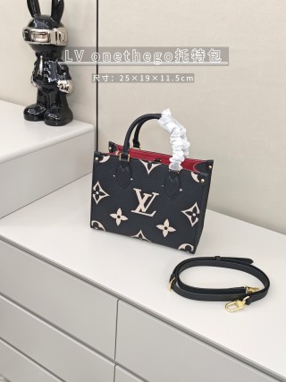 Gucci Marmont Small Shoulder Bag White view 5