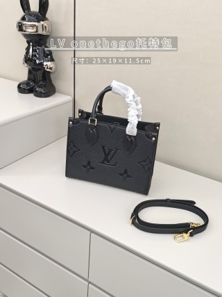 Gucci Marmont Small Shoulder Bag White view 6