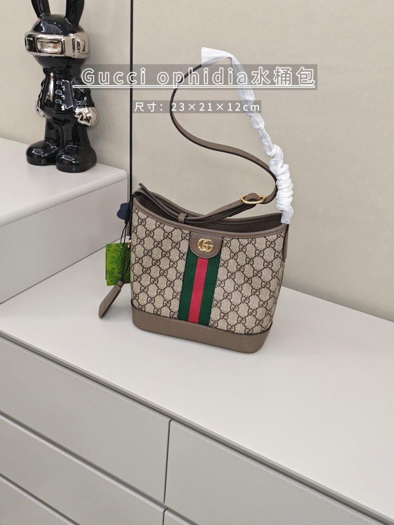 Gucci Marmont Small Shoulder Bag White view