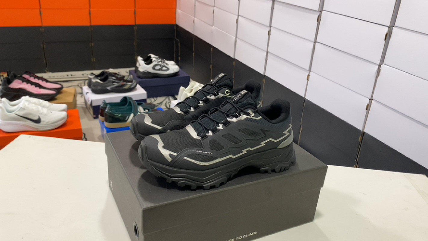 Salomon Fuga Trail Running Shoe Black