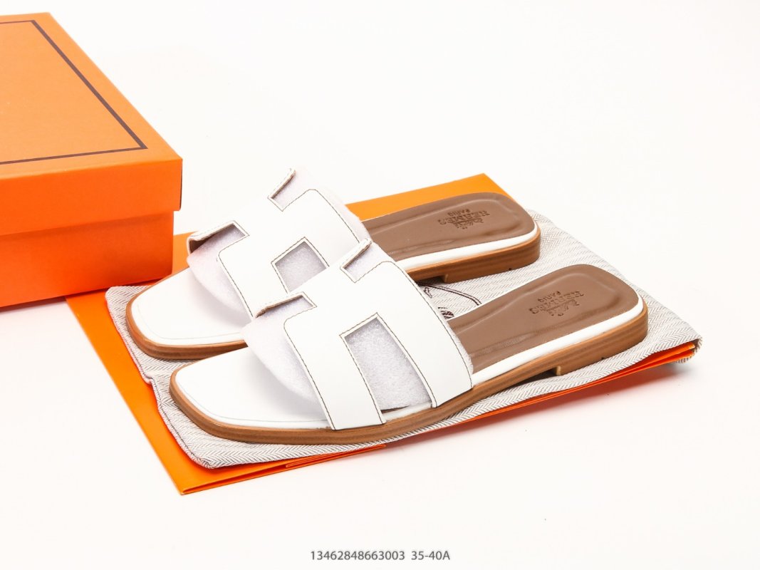 Hermès Oran Lychee Leather Brown Slide Sandal UA Rep view