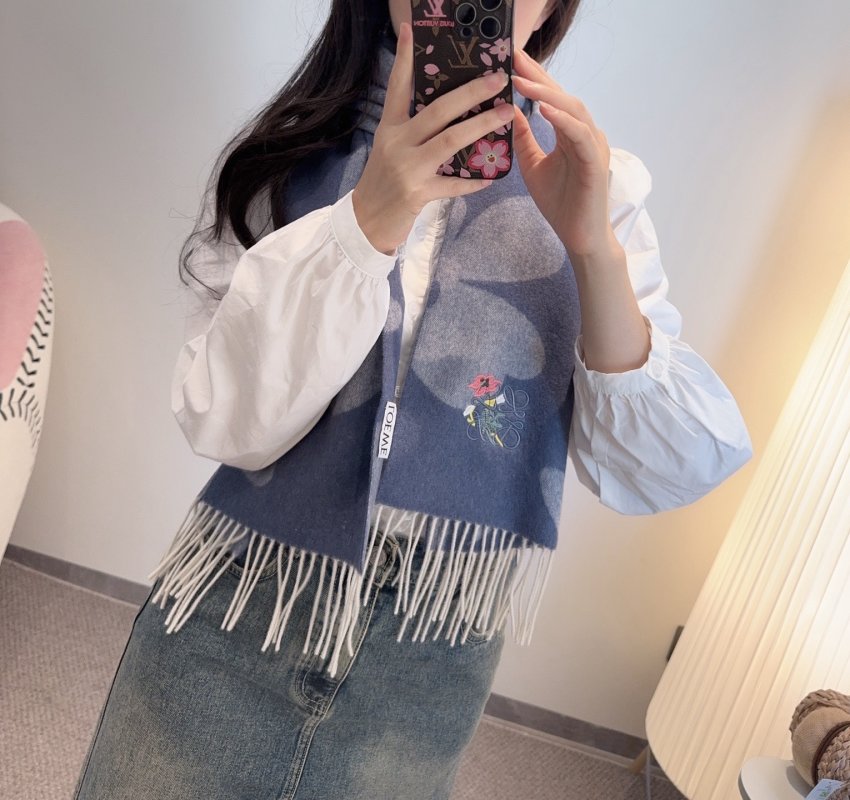 Loewe Reversible Cashmere Scarf - Soft Dual-Tone view