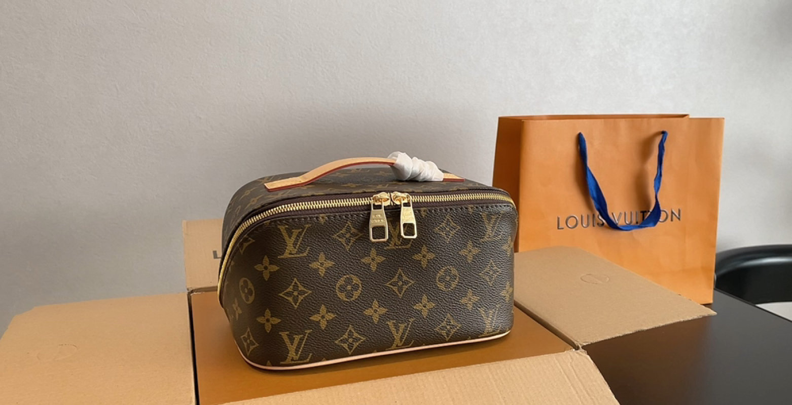 Louis Vuitton Monogram Canvas Toiletry Pouch Replica