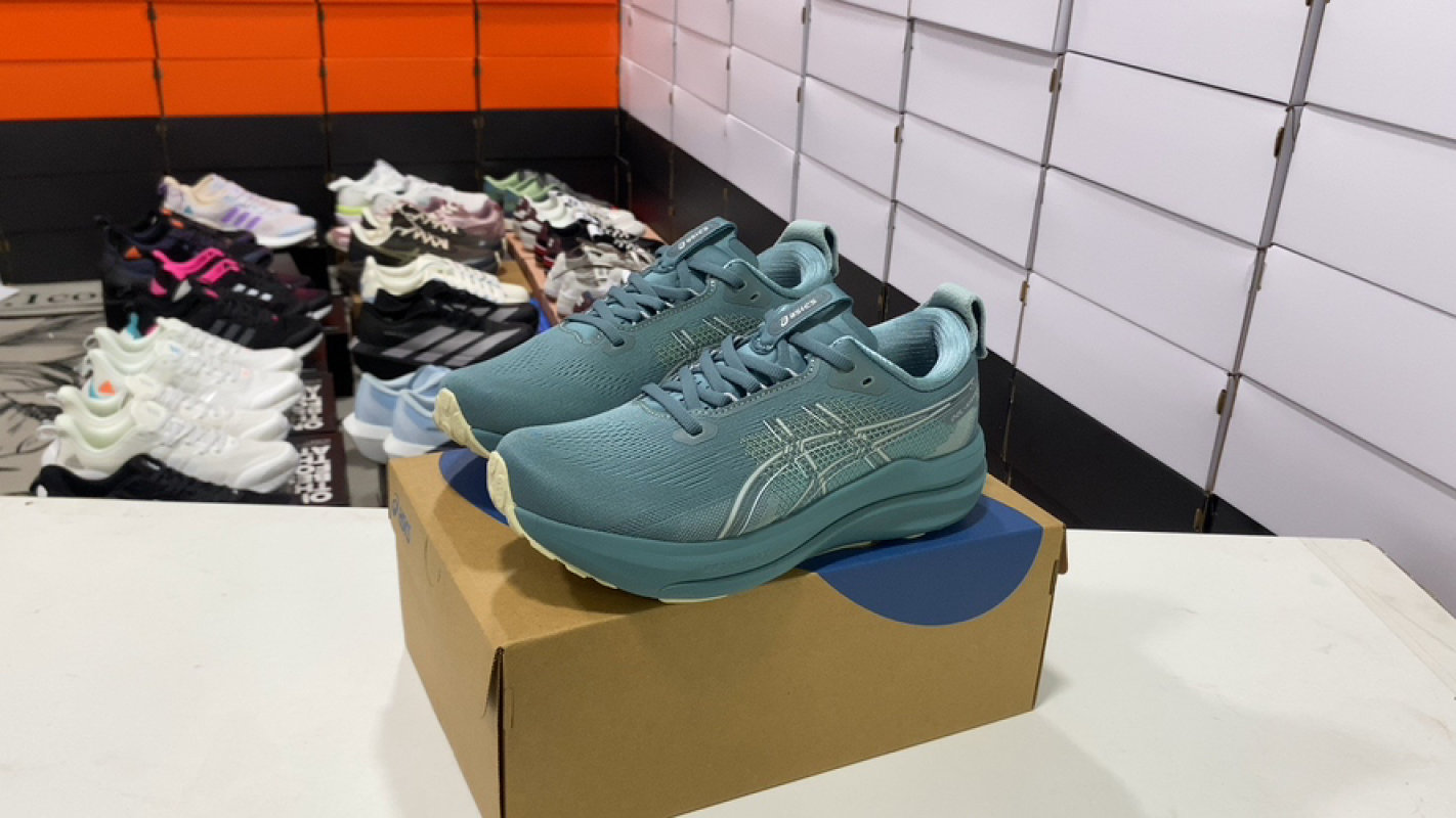 Asics Gel-Kayano 33 Low-Top Running Shoe - Teal