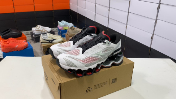 Mizuno Wave Prophecy 15 White Red Black Low-Top Sneaker
