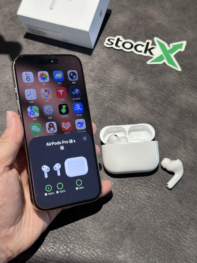 Apple AirPods Pro 3 UA Replica White view
