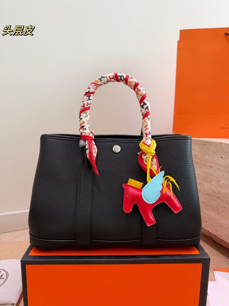Hermès Garden Party 30cm Taurillon Clemence Tote Bag Gold view
