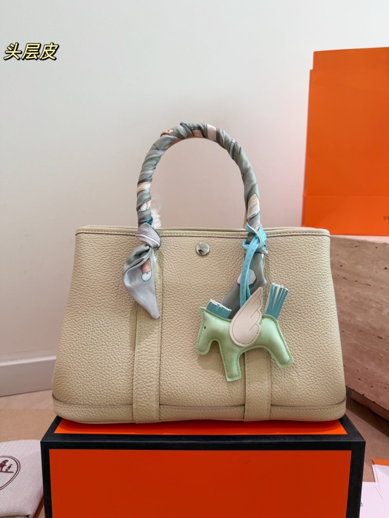 Hermès Garden Party 30cm Taurillon Clemence Tote Bag Gold view
