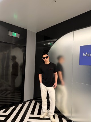 Gucci Logo Print Black T-Shirt UA Replica view 2