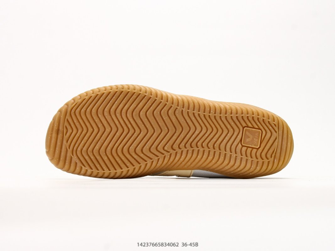 Veja Jitsu Low-Top Leather Silver Gold Sneaker view