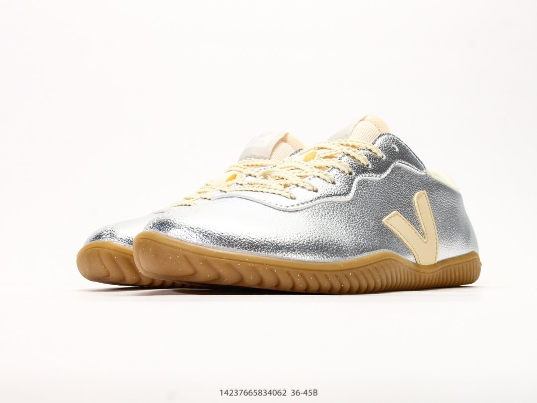 Veja Jitsu Low-Top Leather Silver Gold Sneaker view
