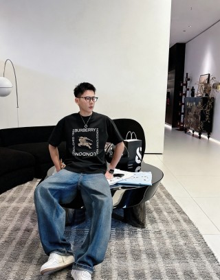Burberry EQT Logo Black T-Shirt Replica view 5
