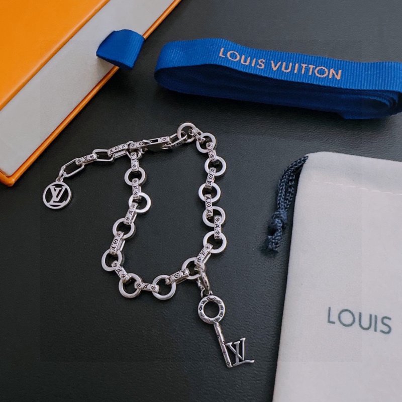 Louis Vuitton LV Charm Silver Chain Bracelet Replica view