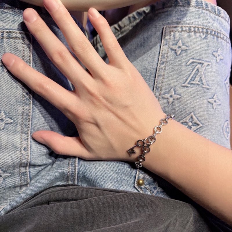 Louis Vuitton LV Charm Silver Chain Bracelet Replica view